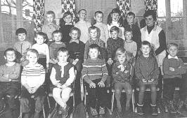 1972 - Frau Schob mit der Kindergartengruppe Jahrgang 1966